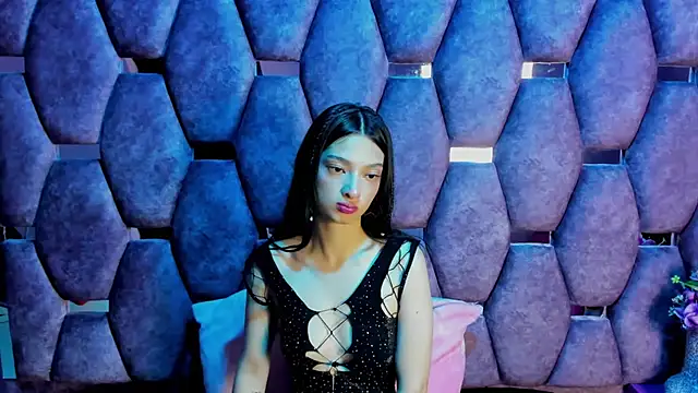 Aurora 18 online show from December 4, 2025, 2:59 pm