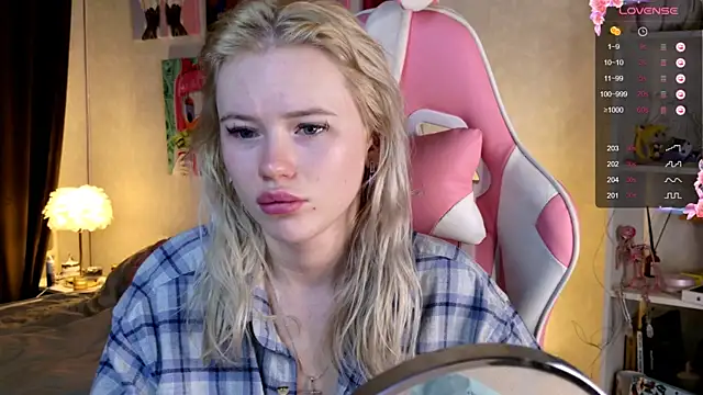 LexieLoree online show from December 13, 2024, 3:38 am