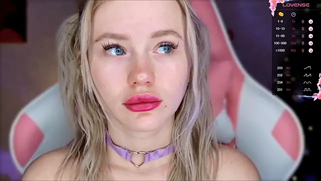 LexieLoree online show from December 13, 2024, 6:42 am