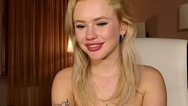 LexieLoree online show from December 17, 2024, 8:12 am