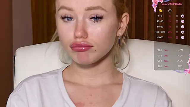 LexieLoree online show from December 20, 2024, 7:55 am