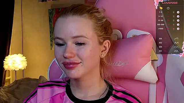 LexieLoree online show from December 28, 2024, 6:18 pm