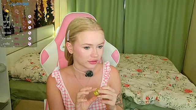 LexieLoree online show from September 29, 2025, 3:00 am