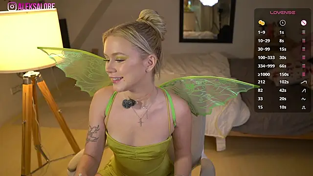 LexieLoree online show from October 31, 2025, 4:13 am