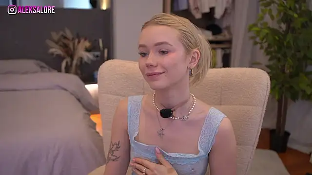 LexieLoree online show from March 23, 2026, 3:10 am