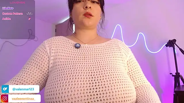 Snapshot of Layna_cold chatting on July 21, 2026, 3:47 pm Layna cold online show from July 21, 2026, 3:47 pm