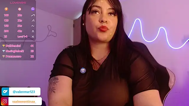 Snapshot of Layna_cold chatting on July 28, 2026, 6:20 pm Layna cold online show from July 28, 2026, 6:20 pm