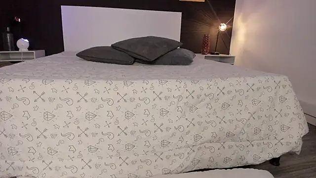 VioletPaket online show from January 17, 2025, 8:44 pm