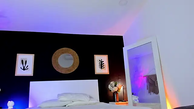 VioletPaket online show from December 5, 2025, 12:25 pm