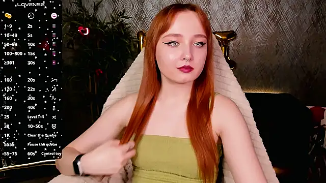 Snapshot of Emma_Chery chatting on February 7, 2025, 11:45 am Emma Chery online show from February 7, 2025, 11:45 am