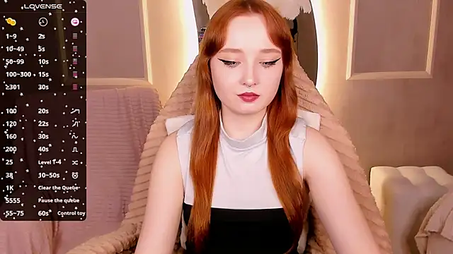 Snapshot of Emma_Chery chatting on March 14, 2025, 11:45 am Emma Chery online show from March 14, 2025, 11:45 am