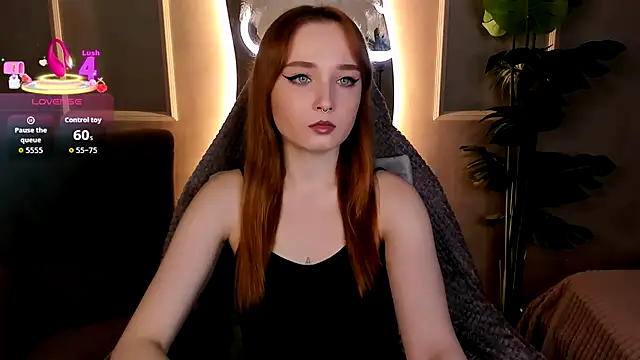 Snapshot of Emma_Chery chatting on October 7, 2025, 5:37 am Emma Chery online show from October 7, 2025, 5:37 am