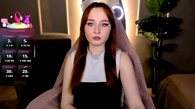 Snapshot of Emma_Chery chatting on October 14, 2025, 5:41 am Emma Chery online show from October 14, 2025, 5:41 am