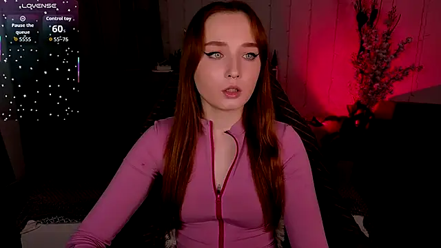 Snapshot of Emma_Chery chatting on December 2, 2025, 5:35 am Emma Chery online show from December 2, 2025, 5:35 am