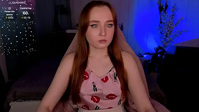 Snapshot of Emma_Chery chatting on December 3, 2025, 5:37 am Emma Chery online show from December 3, 2025, 5:37 am