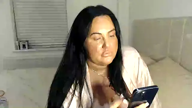 English Brooke online show from February 2, 2026, 9:02 pm