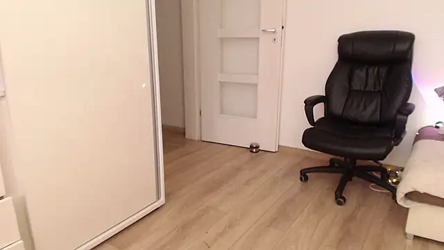 Snapshot of amberdoll4u chatting on February 17, 2025, 9:35 am amberdoll4u online show from February 17, 2025, 9:35 am