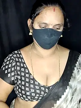 Snapshot of vintage-vibs chatting on June 18, 2026, 6:12 pm vintage-vibs online show from June 18, 2026, 6:12 pm