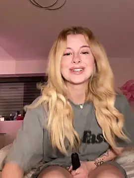 Mia-Minou online show from February 4, 2025, 6:14 am