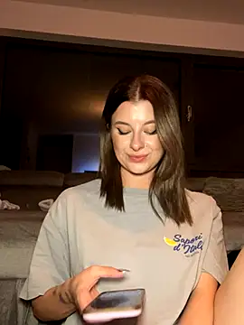 Mia-Minou online show from September 9, 2025, 8:41 pm