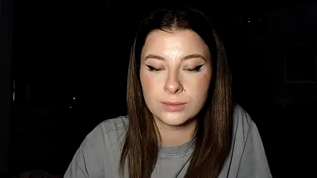 Mia-Minou online show from September 13, 2025, 7:35 pm