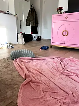 Mia-Minou online show from November 27, 2025, 12:51 pm