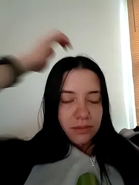 Isabella 21x online show from December 21, 2025, 12:01 pm