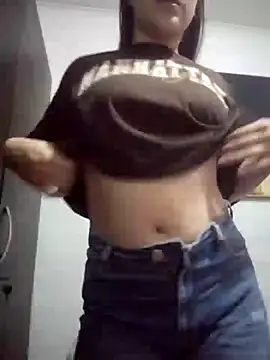 dulccemaria24 online show from February 19, 2026, 1:01 am