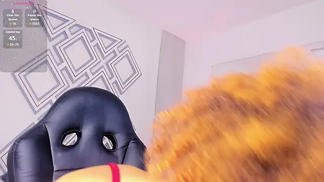 Snapshot of _CurlyGirl_ chatting on February 1, 2025, 10:02 pm CurlyGirl online show from February 1, 2025, 10:02 pm