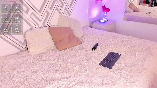 Snapshot of _CurlyGirl_ chatting on March 10, 2025, 10:45 pm CurlyGirl online show from March 10, 2025, 10:45 pm