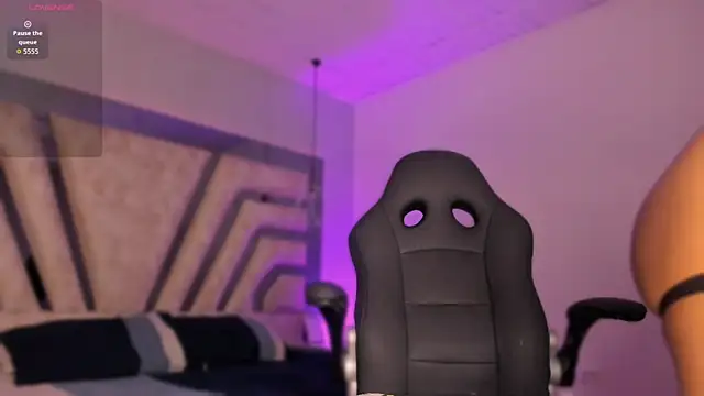 Snapshot of _CurlyGirl_ chatting on September 12, 2025, 8:20 pm CurlyGirl online show from September 12, 2025, 8:20 pm