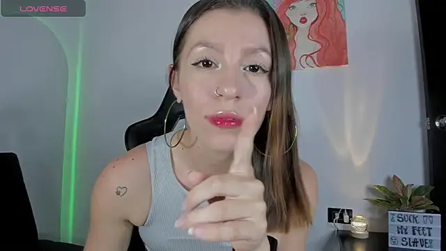 roxanne jones1 online show from April 18, 2026, 7:58 pm