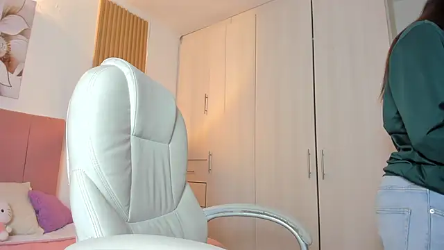 mia nevaeh online show from December 21, 2024, 9:04 pm