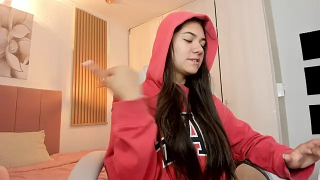 mia nevaeh online show from January 6, 2025, 8:28 pm