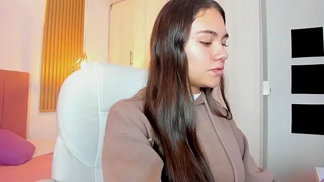 mia nevaeh online show from January 14, 2025, 9:20 pm