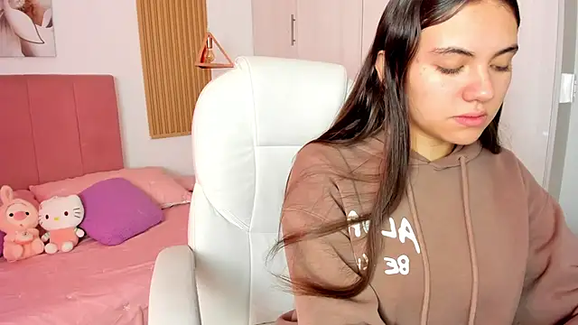 mia nevaeh online show from February 21, 2025, 9:00 pm