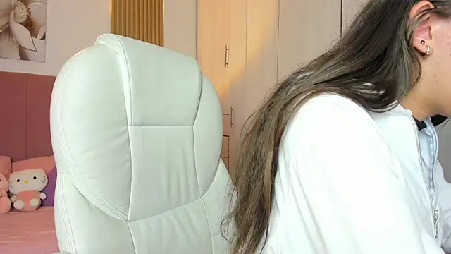 mia nevaeh online show from March 7, 2025, 9:06 pm