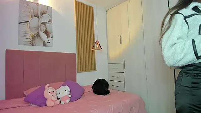 mia nevaeh online show from September 16, 2025, 8:10 pm