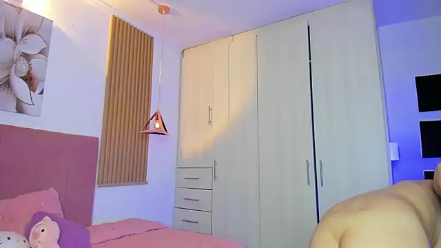 mia nevaeh online show from September 17, 2025, 9:16 pm