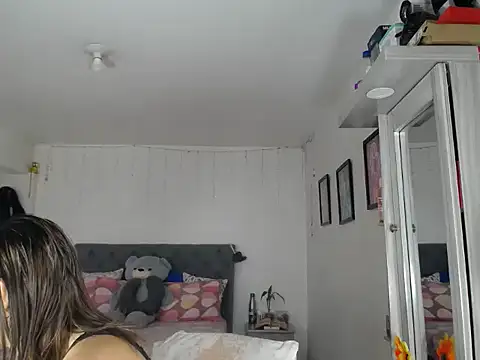 Corina hot online show from September 24, 2025, 8:34 pm