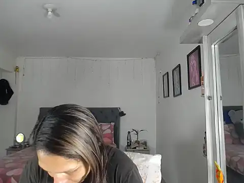 Corina hot online show from October 4, 2025, 8:51 pm