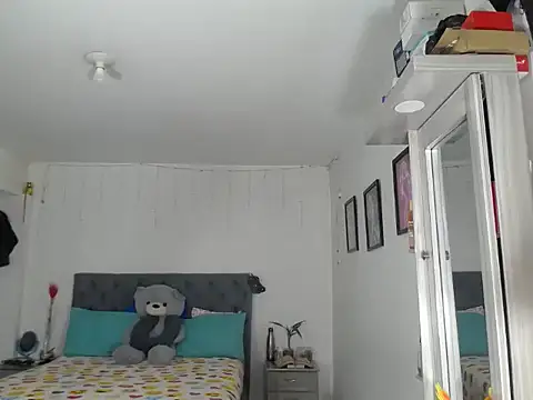 Corina hot online show from October 16, 2025, 10:44 pm