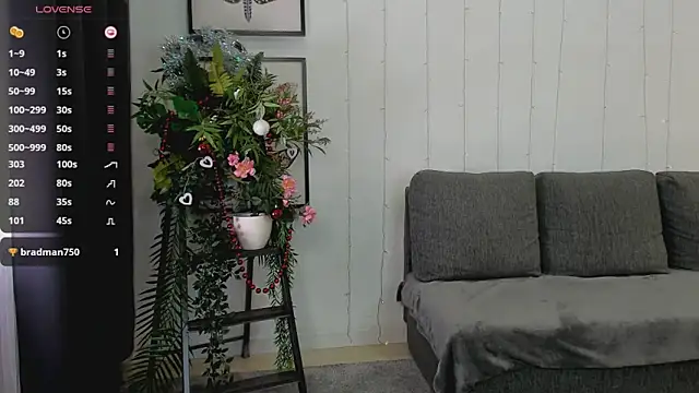 Freckle Diyana online show from January 8, 2025, 3:28 pm