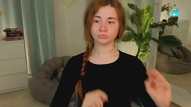 Snapshot of Freckle_Diyana chatting on June 1, 2026, 2:02 am Freckle Diyana online show from June 1, 2026, 2:02 am