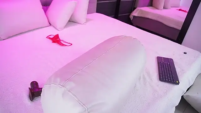 Snapshot of Bella_TS_ chatting on January 23, 2025, 12:57 am Bella TS online show from January 23, 2025, 12:57 am