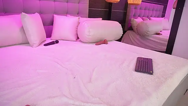 Snapshot of Bella_TS_ chatting on March 6, 2025, 12:54 am Bella TS online show from March 6, 2025, 12:54 am