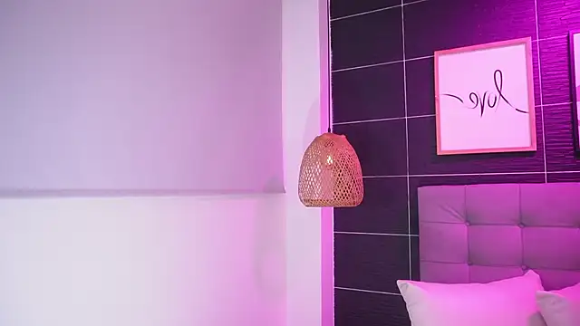 Snapshot of Bella_TS_ chatting on March 8, 2025, 10:24 pm Bella TS online show from March 8, 2025, 10:24 pm