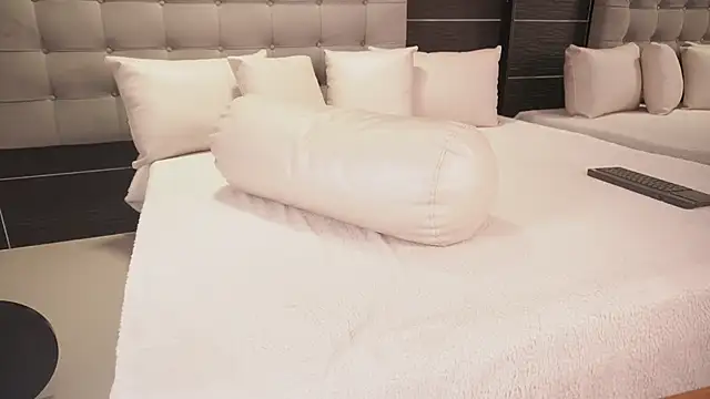 Snapshot of Bella_TS_ chatting on September 8, 2025, 10:20 pm Bella TS online show from September 8, 2025, 10:20 pm