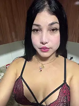 Bella TS  online show from April 16, 2026, 12:00 am