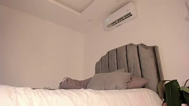 molly cams8 online show from January 20, 2025, 2:11 am